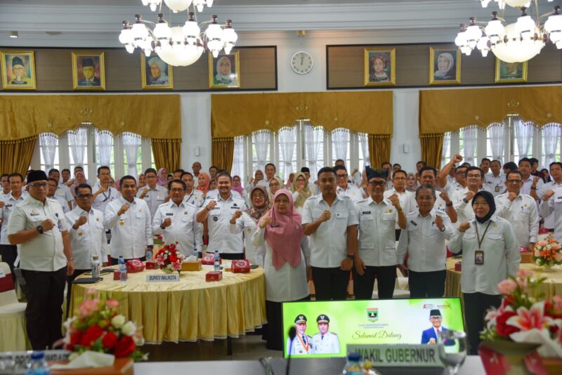 Sekda Kota Padang Andree Algamar menghadiri Rakor Kepegawaian Sumbar, Rabu (30/4/2025). (Foto: Prokopim Padang)