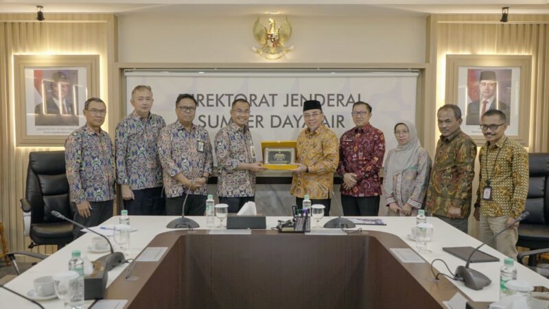 Wakil Wali Kota Padang, Maigus Nasir bertemu Dirjen SDA Kementerian PU di Jakarta, Rabu (30/4/2025). (Foto: Prokopim Padang)