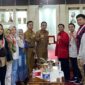 Pengurus dan kader DPC GMNI Solok Raya beraudiensi dengan Wali Kota Solok Ramadhani Kirana Putra dan jajaran, Senin (28/4/2025). (Foto: Ist)