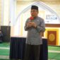 Wakil Wali Kota Padang Maigus Nasir menyampaikan sambutaan pada kegiatan wirid bulanan Pemko Padang di Masjid Nurul Iman, Jumat (11/4/2025). (Foto: Prokopim Padang) 