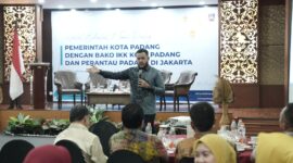Wali Kota Padang Fadly Amran mengadakan silaturahmi dan halalbihalal Pemko Padang bersama Bako IKK dan perantau Padang di Jakarta, Selasa (15/4/2025). (Foto: Prokopim Padang)