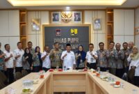 Wakil Wali Kota Padang Maigus Nasir dalam pertemuan strategis bersama sejumlah instansi vertikal  di Aula Kantor Dinas PUPR Padang pada Rabu (16/4/2025). (Foto: Prokopim Padang)