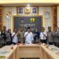 Wakil Wali Kota Padang Maigus Nasir dalam pertemuan strategis bersama sejumlah instansi vertikal  di Aula Kantor Dinas PUPR Padang pada Rabu (16/4/2025). (Foto: Prokopim Padang)