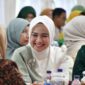 Istri Wali Kota Padang Ny. dr. Dian Puspita Fadly Amran, Sp.Jp menghadiri halalbihalal Iskada se-Sumbar di Auditorium Gubernur Sumbar, Senin (14/4/2025). (Foto: Prokopim Padang)