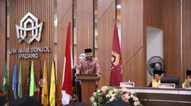 Wali Kota Padang Fadly Amran menyampaikan orasi ilmiah di wisuda ke-93 UIN Imam Bonjol, Minggu (27/4). (Foto: Prokopim Padang)