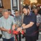 Wali Kota Padang Fadly Amran meresmikan Gedung WHBT Sri Bhakti, Sabtu (26/4/2025) malam. (Foto: Prokopim Padang)