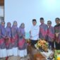 Wakil Wali Kota Padang Maigus Nasir menerima kunjungan silaturahmi dari pengurus MGMP Pendidikan Pancasila SMP Kota Padang, Sabtu (5/4/2025). (Foto: Prokopim Padang)