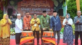 Sekda Kota Padang Andree Algamar membuka ajang kreasi adu bakat SSC 2025 di SMPN 1 Padang, Jumat (11/4/2025). (Foto: Prokopim Padang)
