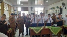 Pemko Padang bersama Kejari Padang menggelar program Jaksa Masuk Sekolah di SMPN 5 Padang, Senin (21/4/2025).