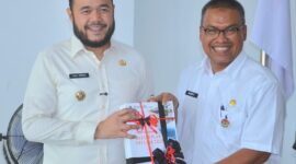 Wali Kota Padang Fadly Amran saat FGD Sosialisasi Revitalisasi Kawasan Kota Tua Padang, di Gedung Juang 45, BPPI Padang, Rabu (21/5/2025). (Foto: Prokopim Padang)