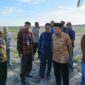Wakil Wali Kota Padang Maigus Nasir meninjau lokasi pembangunan Sekolah Rakyat di kawasan Padangsarai, Kecamatan Kototangah, Kamis (15/5/2025). (Foto: Prokopim Padang)