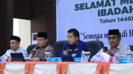 Kepala Kantor Wilayah Kementerian Agama Sumbar, Mahyudin memimpin rapat koordinasi, Kamis (1/5/2025). (Foto: Humas Kemenag Sumbar)