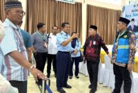 Ketua PPIH Mahyudin memimpin rapat evaluasi di Asrama Haji Padang. (Foto: Humas Kemenang Sumbar)