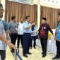 Ketua PPIH Mahyudin memimpin rapat evaluasi di Asrama Haji Padang. (Foto: Humas Kemenang Sumbar)