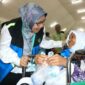 Jemaah haji kloter 08 tiba di Asrama Haji Embarkasi Padang pada Kamis (15/5/2025) malam. (Foto: Humas Kemenag Sumbar)