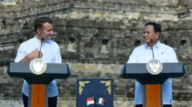 Presiden RI Prabowo Subianto dan Presiden Prancis Emmanuel Macron meluncurkan kemitraan strategis di bidang kebudayaan antara Indonesia dan Prancis. (Foto: BPMI Setpres)