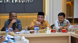 Wakil Wali Kota Padang Maigus Nasir memimpin rakor tindak lanjut pembebasan lahan proyek normalisasi Sungai Batang Kandis di Kantor Dinas PUPR Padang, Kamis (15/5/2025). (Foto: Prokopim Padang)