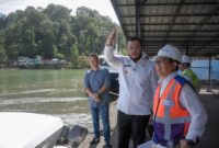Wali Kota Padang, Fadly Amran meninjau kawasan Muaro Padang bersama General Manager Pelindo, Ferrial Dunan Sidabutar, Rabu (14/5/2025). (Foto: Prokopim Padang)