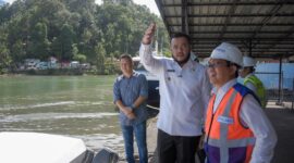 Wali Kota Padang, Fadly Amran meninjau kawasan Muaro Padang bersama General Manager Pelindo, Ferrial Dunan Sidabutar, Rabu (14/5/2025). (Foto: Prokopim Padang)