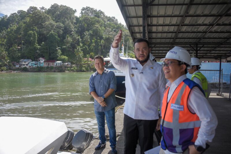 Wali Kota Padang, Fadly Amran meninjau kawasan Muaro Padang bersama General Manager Pelindo, Ferrial Dunan Sidabutar, Rabu (14/5/2025). (Foto: Prokopim Padang)