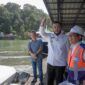 Wali Kota Padang, Fadly Amran meninjau kawasan Muaro Padang bersama General Manager Pelindo, Ferrial Dunan Sidabutar, Rabu (14/5/2025). (Foto: Prokopim Padang)