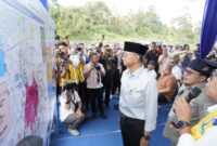 Menteri PU RI, Dody Hanggodo meninjau lokasi rencana pembangunan Sabo Dam di Nagari Sungai Jambu, Kecamatan Pariangan, Kabupaten Tanah Datar, Sabtu (3/5/2025). (Foto: Prokopim Tanah Datar)