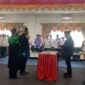 Bupati Pasaman Barat, Yulianto melantik Dodi San Ismail sebagai Pj Sekda Pasbar di Aula Kantor Bupati, Rabu (7/5/2025). (Foto: Diskominfo Pasbar)