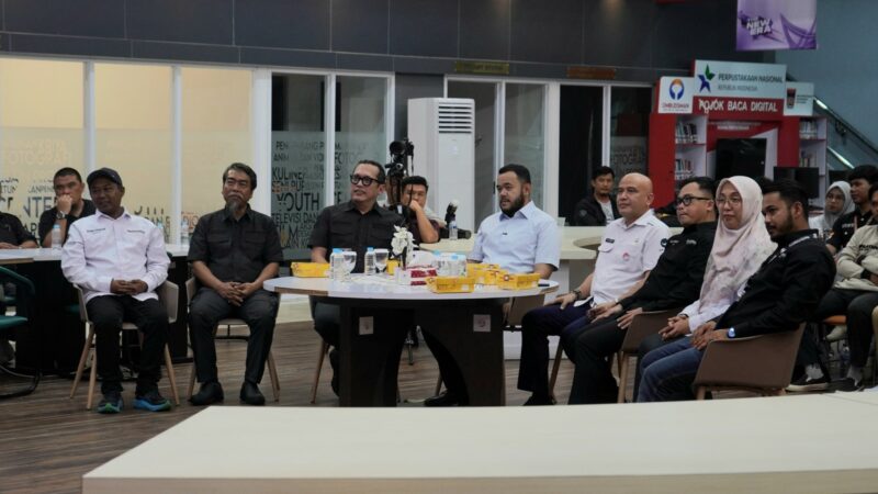 Wali Kota Padang Fadly Amran menghadiri Musda Forum Backstagers Indonesia (FBI) DPD Sumbar di Bagindo Aziz Chan Youth Center, Rabu (7/5/2025). (Foto: Diskominfo Padang)