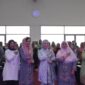 Ketua TP PKK Kota Padang Ny. dr. Dian Puspita Fadly Amran, Sp.JP bersama jajaran pengurus saat peringatan Hari Kartini Tingkat Kota Padang, di Ruang Bagindo Aziz Chan Balai Kota Padang, Sabtu (3/5/2025). (Foto: Diskominfo Padang)