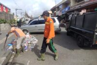 Petugas kebersihan Padang Panjang mengikuti ujian CASN PPPK, warga diminta agar menunda buang sampah demi kelancaran pelayanan. (Foto: Kominfo Padang Panjang)