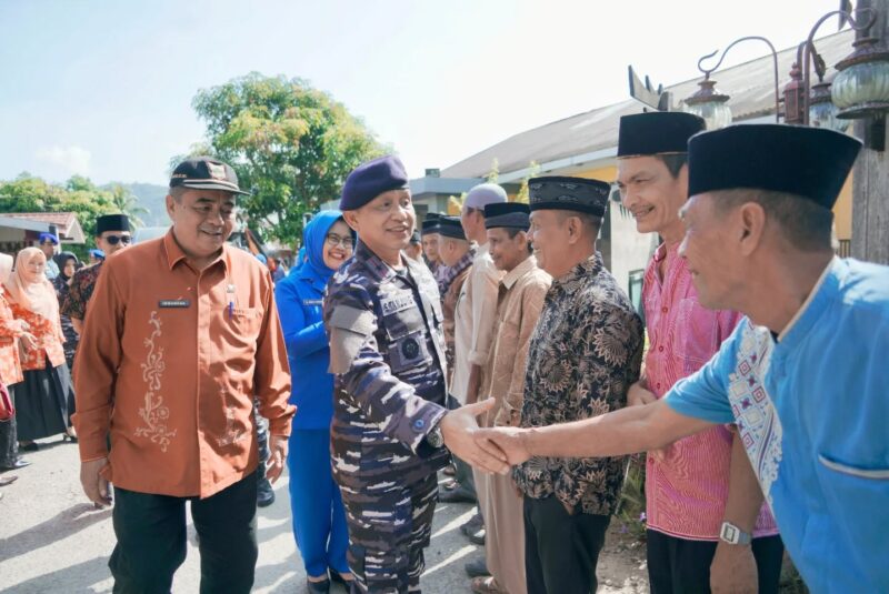 Danlantamal II Padang, Laksamana Pertama TNI S. Tanjung melakukan kunjungan kerja ke Kabupaten Solsel, Kamis (9/5/2025). (Foto: Humas Pemkab Solsel)