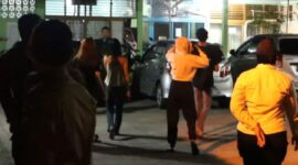 Sejumlah remaja digiring ke Mako Satpol PP Padang untuk pendataan dan pemeriksaan lebih lanjut. (Foto: Humas Satpol PP Padang)