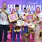 Putra Muhamad Furqan First dan Putri Nadya Mahfauzan dinobatkan sebagai Duta Genre Pariaman 2025. (Foto: Kominfo Kota Pariaman)