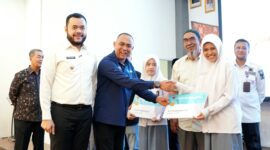 Keyzia Ariyola Putri, siswi SMAN 8 Padang, penerima beasiswa penuh ke Sampoerna University melalui Progul Padang Juara. (Foto: Diskominfo Padang)