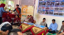 Tim Penilai Kampung KB Tingkat Sumbar melakukan kunjungan lapangan ke Kampung KB Gambia Sahati untuk melakukan penilaian langsung, Kamis (22/5/2025). (Foto: Diskominfo Padang)