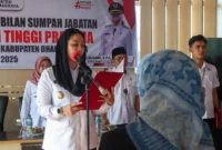 Bupati Dharmasraya Annisa Suci Ramadhani melantik Yosta Defina sebagai Kepala Dinas Kesehatan, Rabu (28/6/2025). (Foto: Pemkab Dharmasraya)