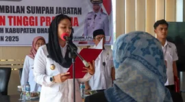 Bupati Dharmasraya Annisa Suci Ramadhani melantik Yosta Defina sebagai Kepala Dinas Kesehatan, Rabu (28/6/2025). (Foto: Pemkab Dharmasraya)