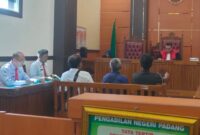 Para pelanggar Perda menjalani sidang tipiring di Pengadilan Negeri Padang Kelas 1A, Senin (26/5/2025). (Foto: Humas Satpol PP Padang)
