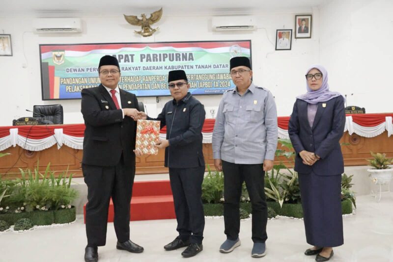 DPRD Tanah Datar menggelar Sidang Paripurna dengan agenda Pandangan Umum Fraksi terhadap Ranperda tentang Pertanggungjawaban APBD 2024, Rabu (28/5/2025). (Foto: Prokopim Tanah Datar)