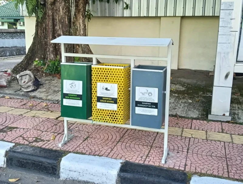 Pemko Padang menambah tong sampah di arena Car Free Day (CFD). (Foto: Diskominfo Padang)