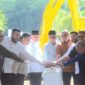 Wali Kota Padang Fadly Amran menghadiri kegiatan peletakan batu pertama (ground breaking) proyek Fly Over Sitinjau Lauik, Sabtu (3/5/2025). (Foto: Prokopim Padang)
