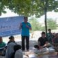 Wakil Wali Kota Padang, Maigus Nasir mengapresiasi kegiatan bersih-bersih pantai yang digagas oleh Komunitas Pencerah Muda Kota Padang di Objek Wisata Pantai Pasir Jambak, Kelurahan Pasie Nan Tigo, Kecamatan Koto Tangah, Sabtu (3/5/2025). (Foto: Prokopim Padang)