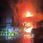 Gedung FKM Unand Jati di Jalan Perintis Kemerdekaan No. 94, Kecamatan Padang Timur, Kota Padang terbakar, Kamis malam (8/5/2025). (Foto: Ist)