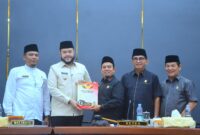 Pemko Padang bersama DPRD Padang menyepakati tiga Ranperda strategis dalam Rapat Paripurna, Jumat (23/5/2025). (Foto: Prokopim Padang)