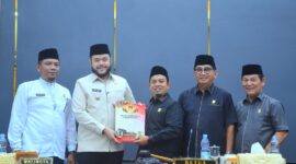 Pemko Padang bersama DPRD Padang menyepakati tiga Ranperda strategis dalam Rapat Paripurna, Jumat (23/5/2025). (Foto: Prokopim Padang)