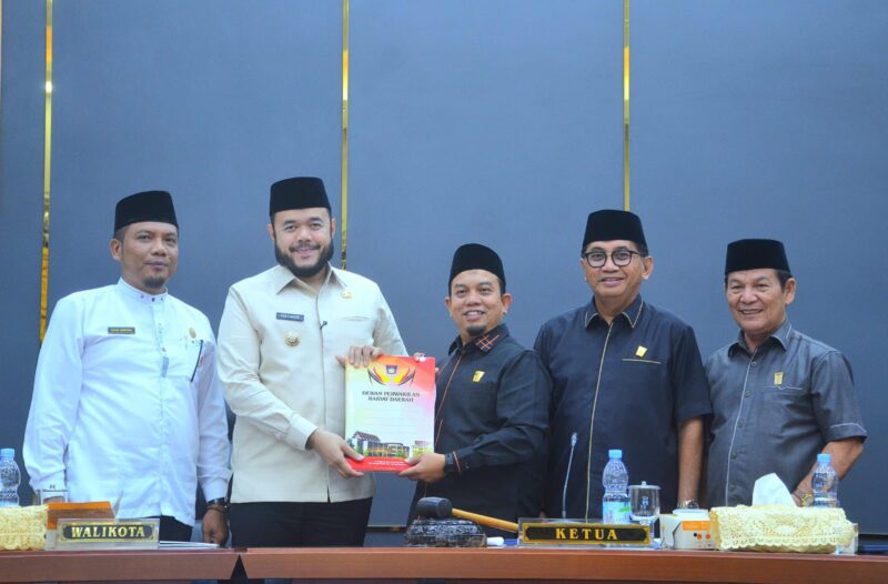 Pemko Padang bersama DPRD Padang menyepakati tiga Ranperda strategis dalam Rapat Paripurna, Jumat (23/5/2025). (Foto: Prokopim Padang)