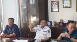 Kepala Diskominfo Padang, Boby Firman saat rapat koordinasi bersama Tim Percepatan, Rabu (30/4/2025). (Foto: FB Diskominfo Padang)