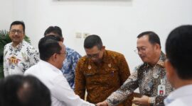 Bupati Tanah Datar Eka Putra menerima kunjungan Direktorat Jenderal Kekayaan Intelektual (DJKI) Kementerian Hukum dan HAM RI, Rabu (30/4/2020). (Foto: Prokopim Tanah Datar)