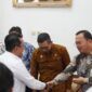 Bupati Tanah Datar Eka Putra menerima kunjungan Direktorat Jenderal Kekayaan Intelektual (DJKI) Kementerian Hukum dan HAM RI, Rabu (30/4/2020). (Foto: Prokopim Tanah Datar)