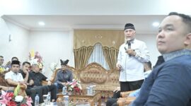 Gubernur Mahyeldi memaparkan proyek strategis Sumatera Barat kepada Menteri PUPR Dody Hanggodo. (Foto: adpsb)